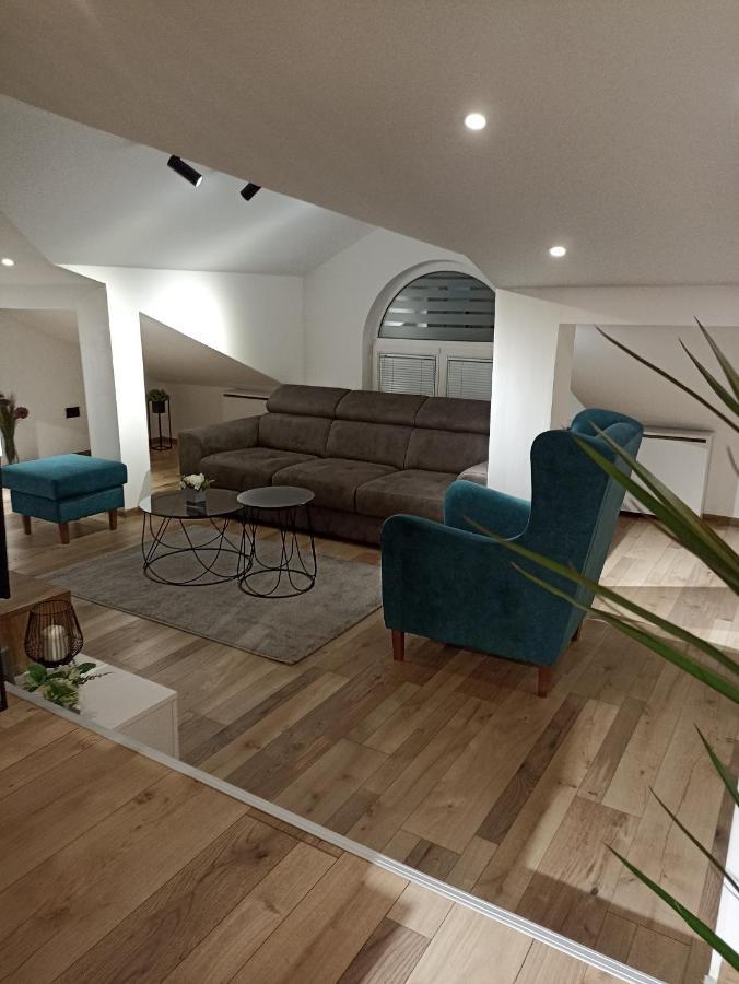 Appartamento Sky Luxury Arandjelovac Esterno foto